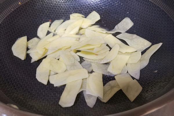蒜苗土豆炒肉片的做法图解4