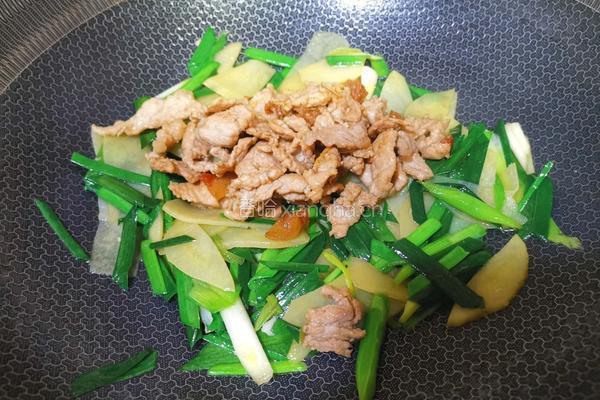 蒜苗土豆炒肉片的做法图解6