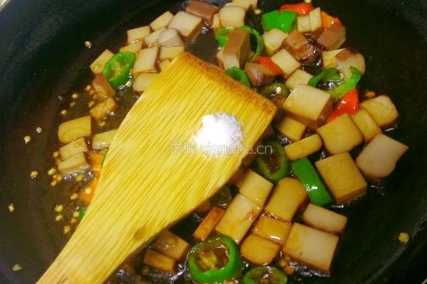 辣椒炒鸡蛋干的做法图解5