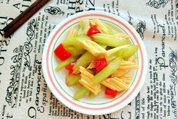 芹菜炒腐竹的做法图解8