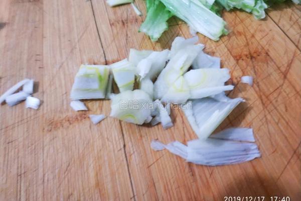 豆豉鲮鱼油麦菜的做法图解2