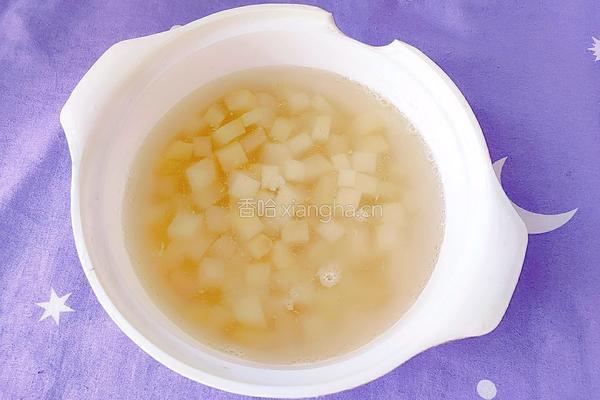 胡萝卜莴笋炒土豆的做法图解4