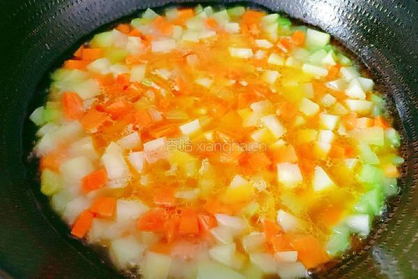 胡萝卜莴笋炒土豆的做法图解10