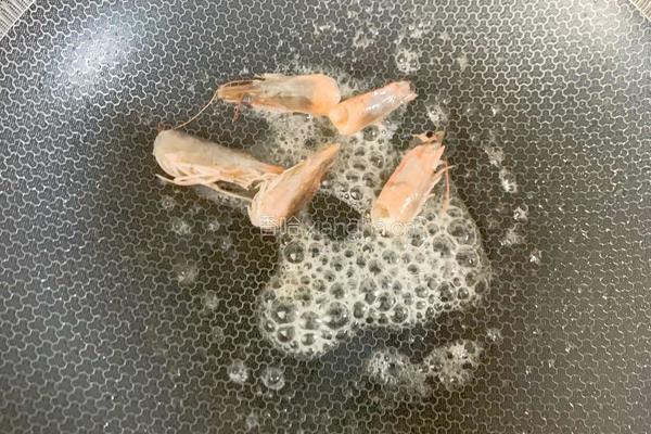 一岁宝宝辅食：虾油面（超级鲜）的做法图解4