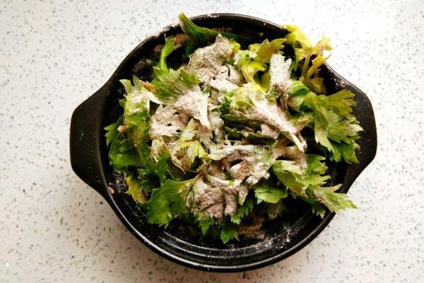 蒸菜（芹菜叶）的做法图解2