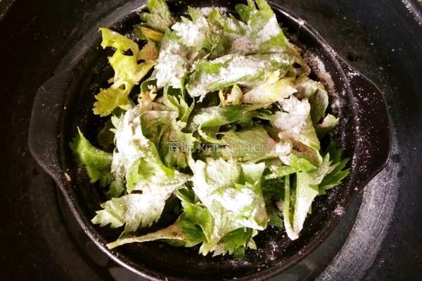 蒸菜（芹菜叶）的做法图解3