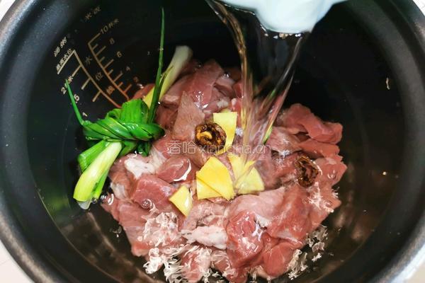 彩椒炒牛肉的做法图解1