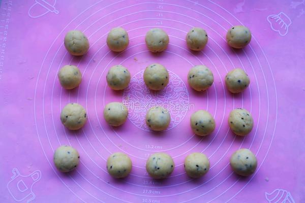 黑芝麻麻薯包的做法图解7