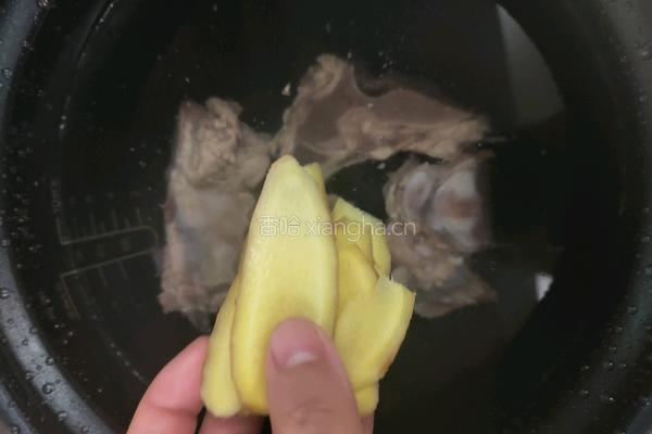 萝卜牛骨汤的做法图解3