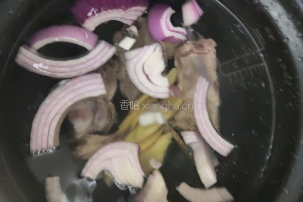 萝卜牛骨汤的做法图解4