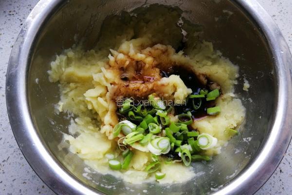 饺子皮土豆饼的做法图解9