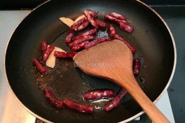 蒜苗炒腊肠的做法图解9