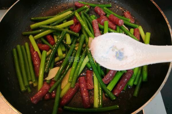 蒜苗炒腊肠的做法图解13