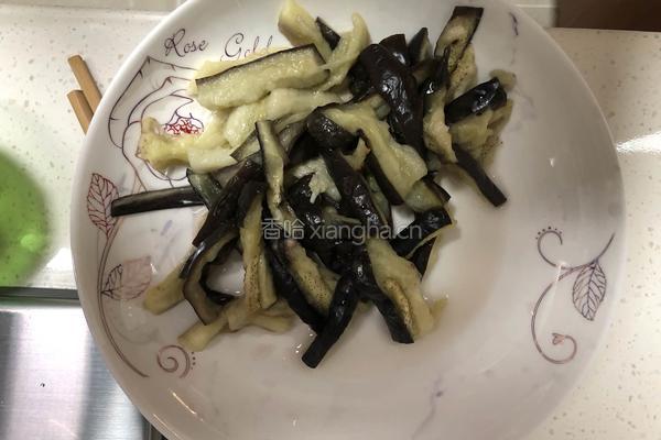 蒜味儿茄条的做法图解1