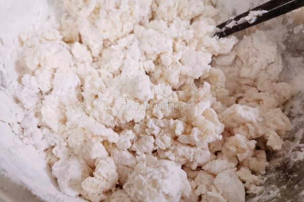 萝卜丝牛肉馅饼的做法图解2