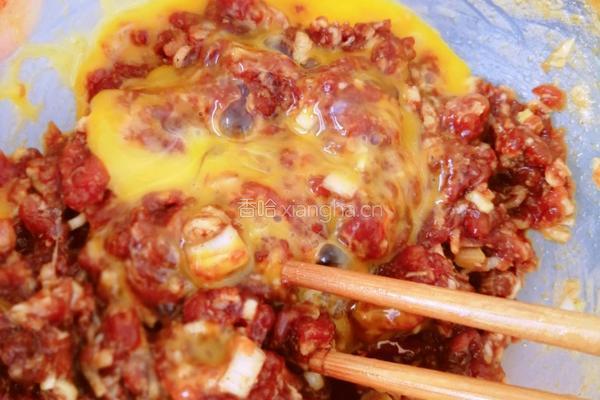 茼蒿梗蘑菇猪肉馅饺子的做法图解4