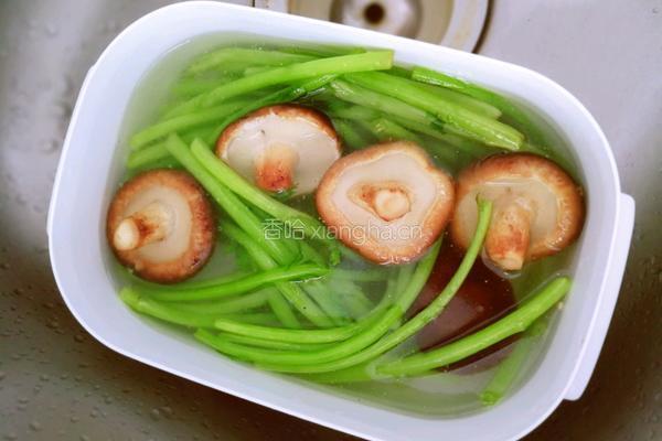 茼蒿梗蘑菇猪肉馅饺子的做法图解6