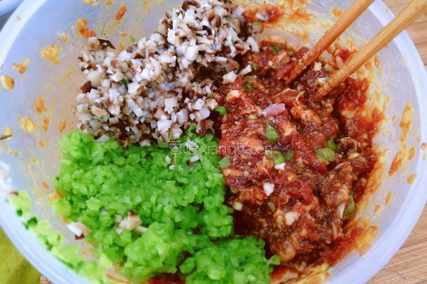 茼蒿梗蘑菇猪肉馅饺子的做法图解11