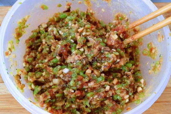 茼蒿梗蘑菇猪肉馅饺子的做法图解12