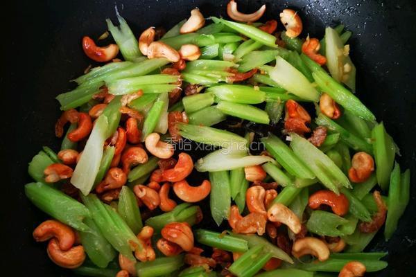 西芹虾仁腰果的做法图解8