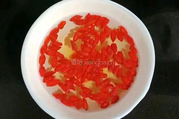 银耳酒酿汤圆的做法图解3