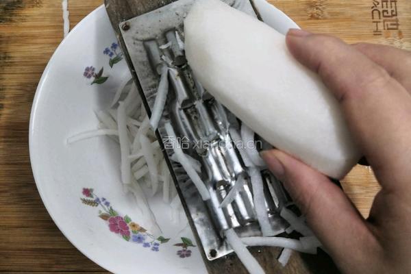 爆炒萝卜丝的做法图解2