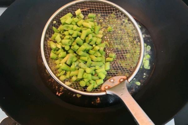 香脆豆角蛋饼的做法图解4