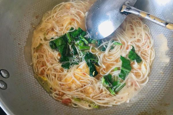 10分钟做好番茄酱鸡蛋面的做法图解6
