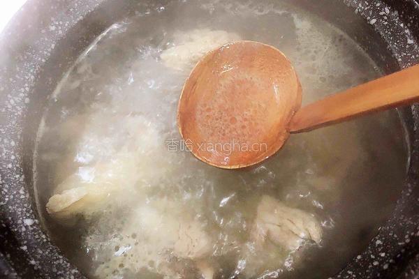 酸菜炖大骨的做法图解5