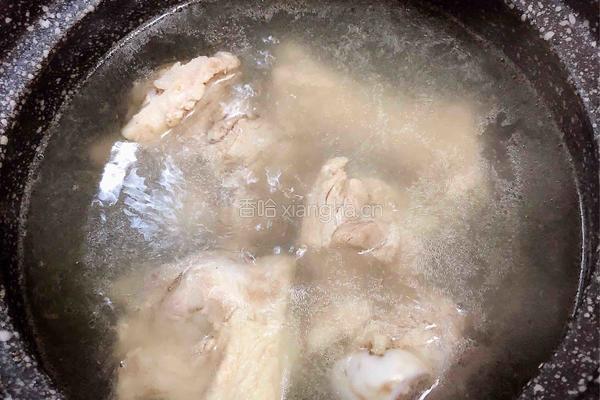 酸菜炖大骨的做法图解6
