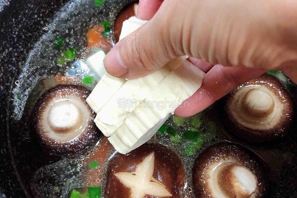 海鲜豆腐蔬菜煲的做法图解10