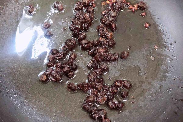 豆豉蒜苗炒腊肠的做法图解5