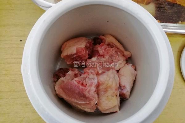 羊肚菌虫草花炖鸡汤的做法图解2