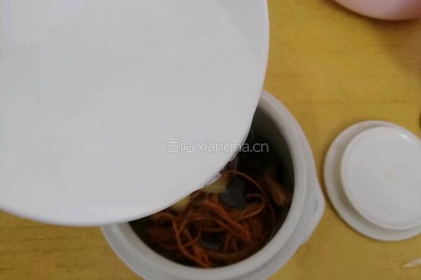 羊肚菌虫草花炖鸡汤的做法图解4