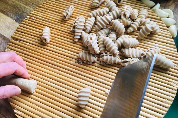 莜面卷卷的做法图解1