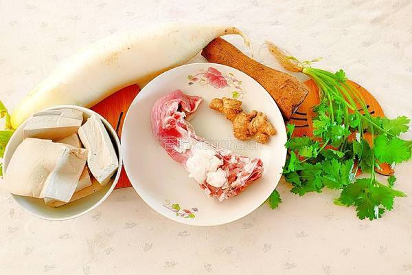 白萝卜豆腐羊肉汤的做法图解2