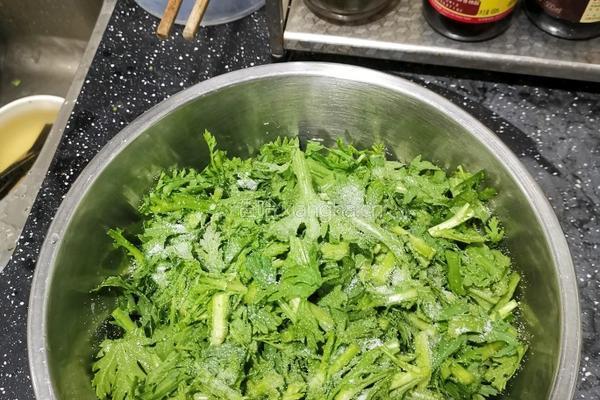 蒸茼蒿的做法图解1