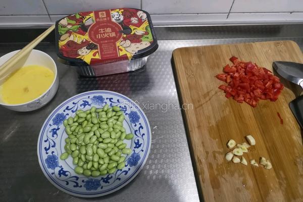 毛豆炒蛋的做法图解1