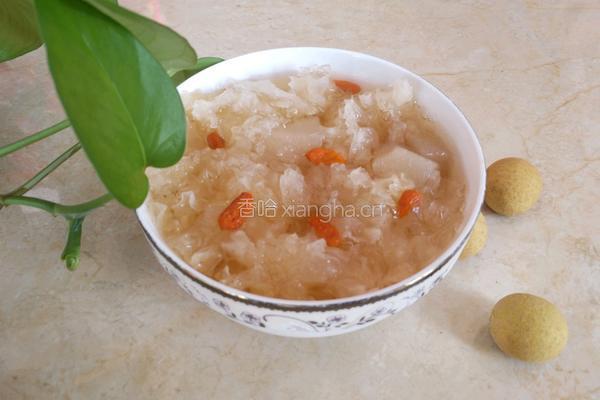  银耳雪梨汤