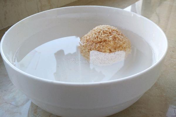  银耳雪梨汤的做法图解1