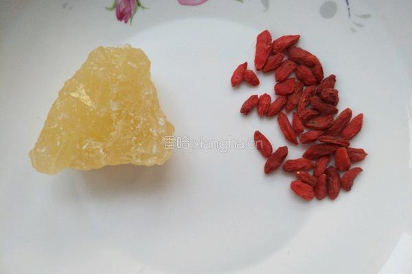  银耳雪梨汤的做法图解2