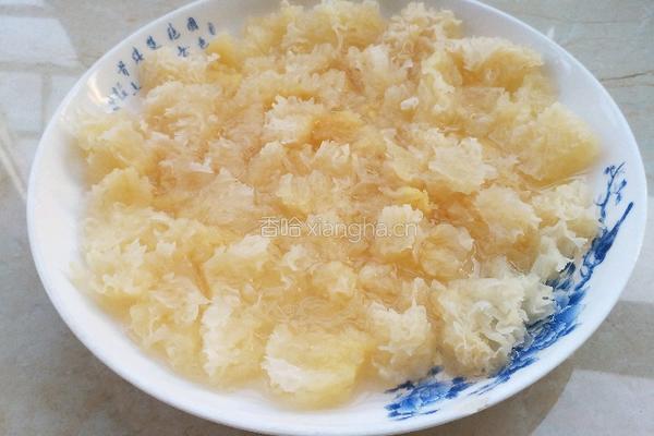  银耳雪梨汤的做法图解3
