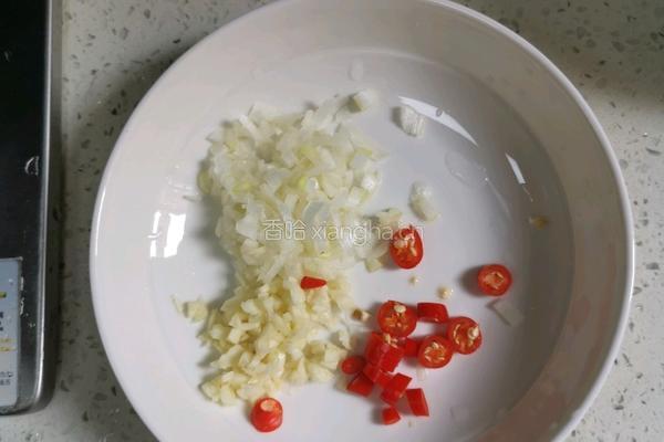莴笋炒肉的做法图解2