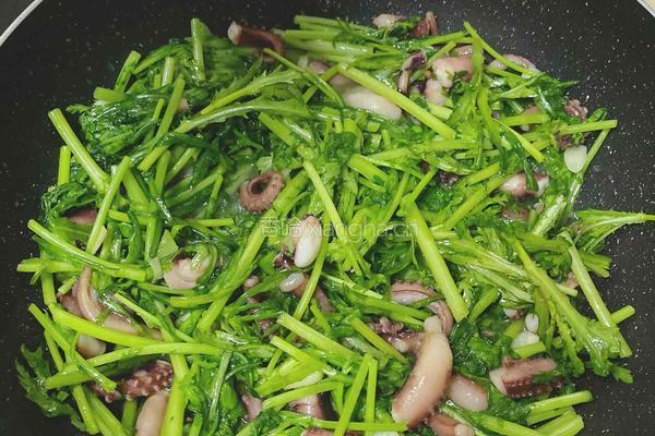 章鱼炒茼蒿的做法图解8