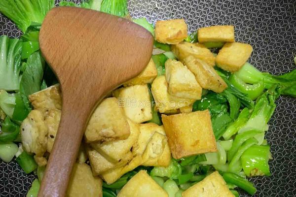 白菜炒豆腐的做法图解6