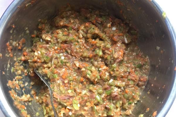 芹菜香菇肉饺子的做法图解2