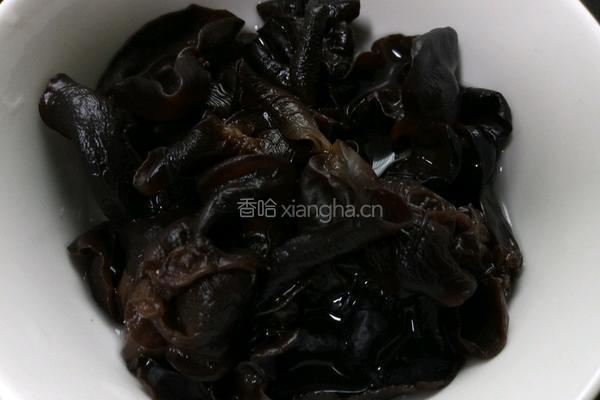 清炒山药木耳的做法图解1