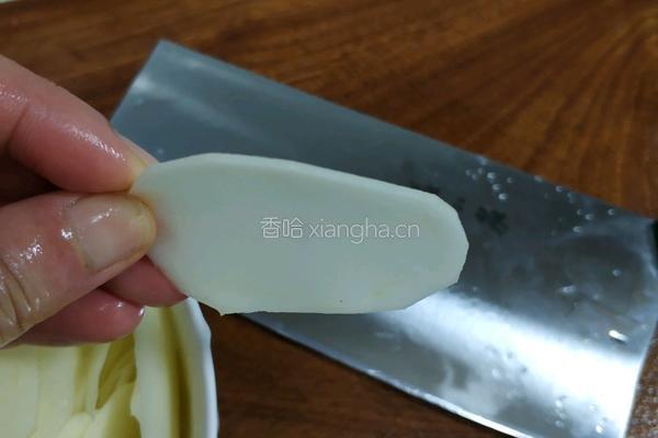 土豆炒腊肉的做法图解2