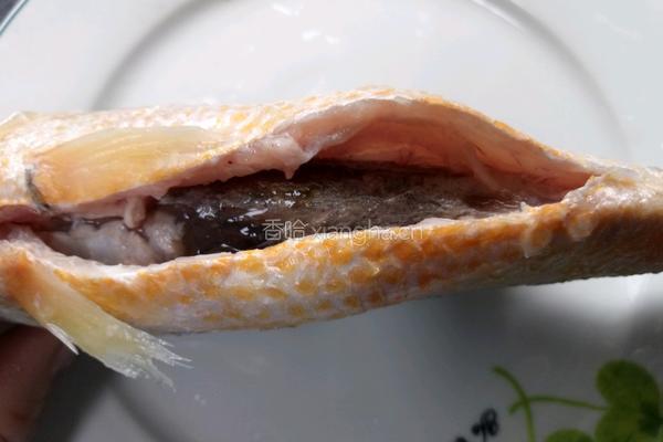 酱焖黄花鱼的做法图解2