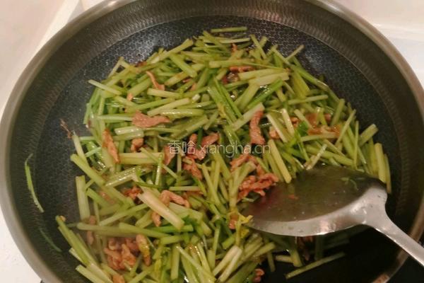 芹菜炒肉的做法图解5